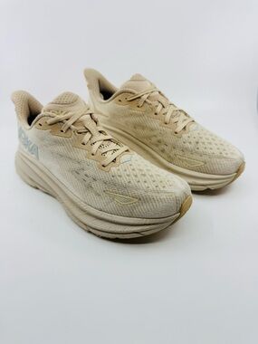 Hoka Clifton 9 Women’s Color  "Shifting Sand" SZ 8.5